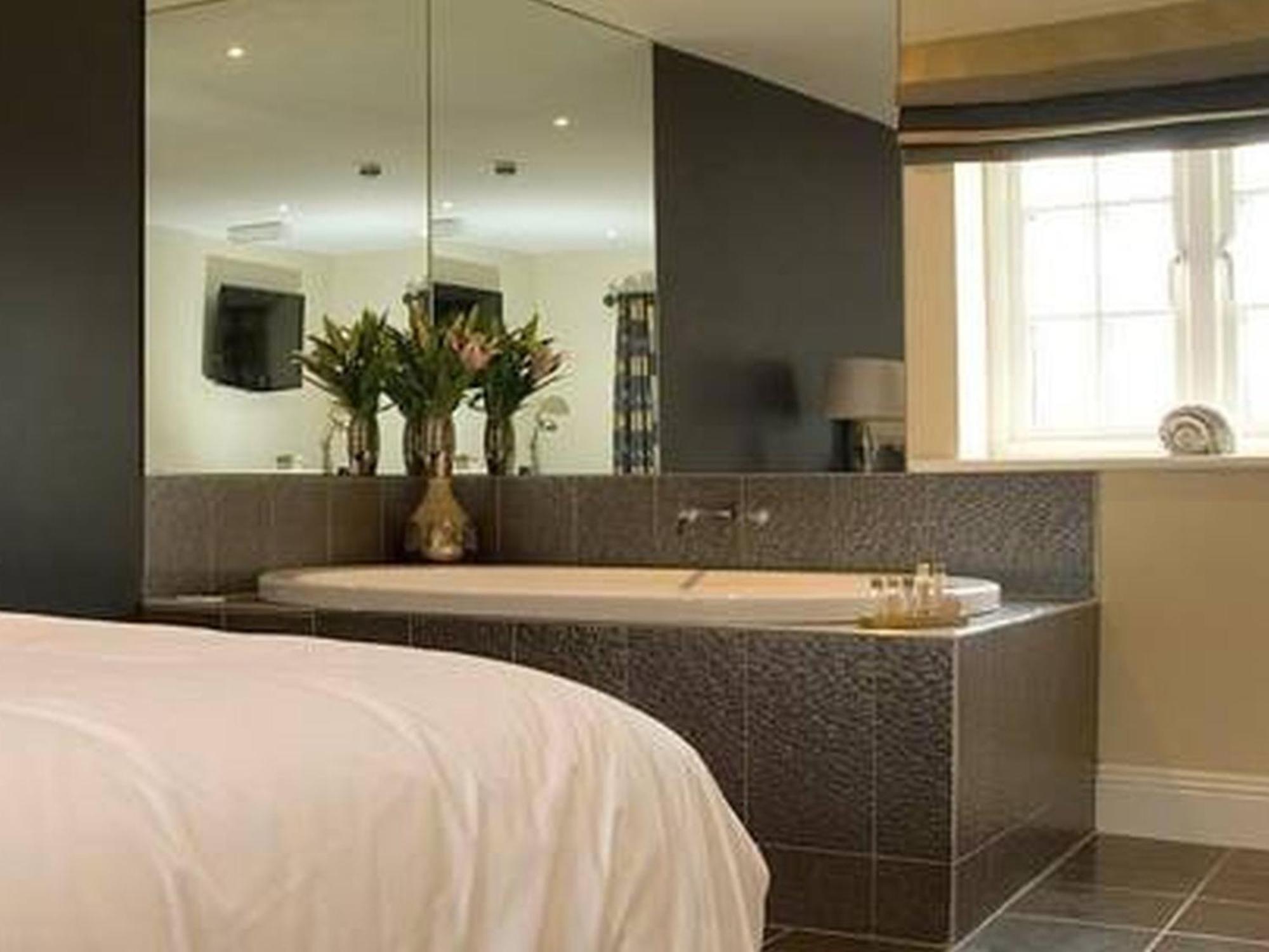 The Keep Boutique 3* Йеавил